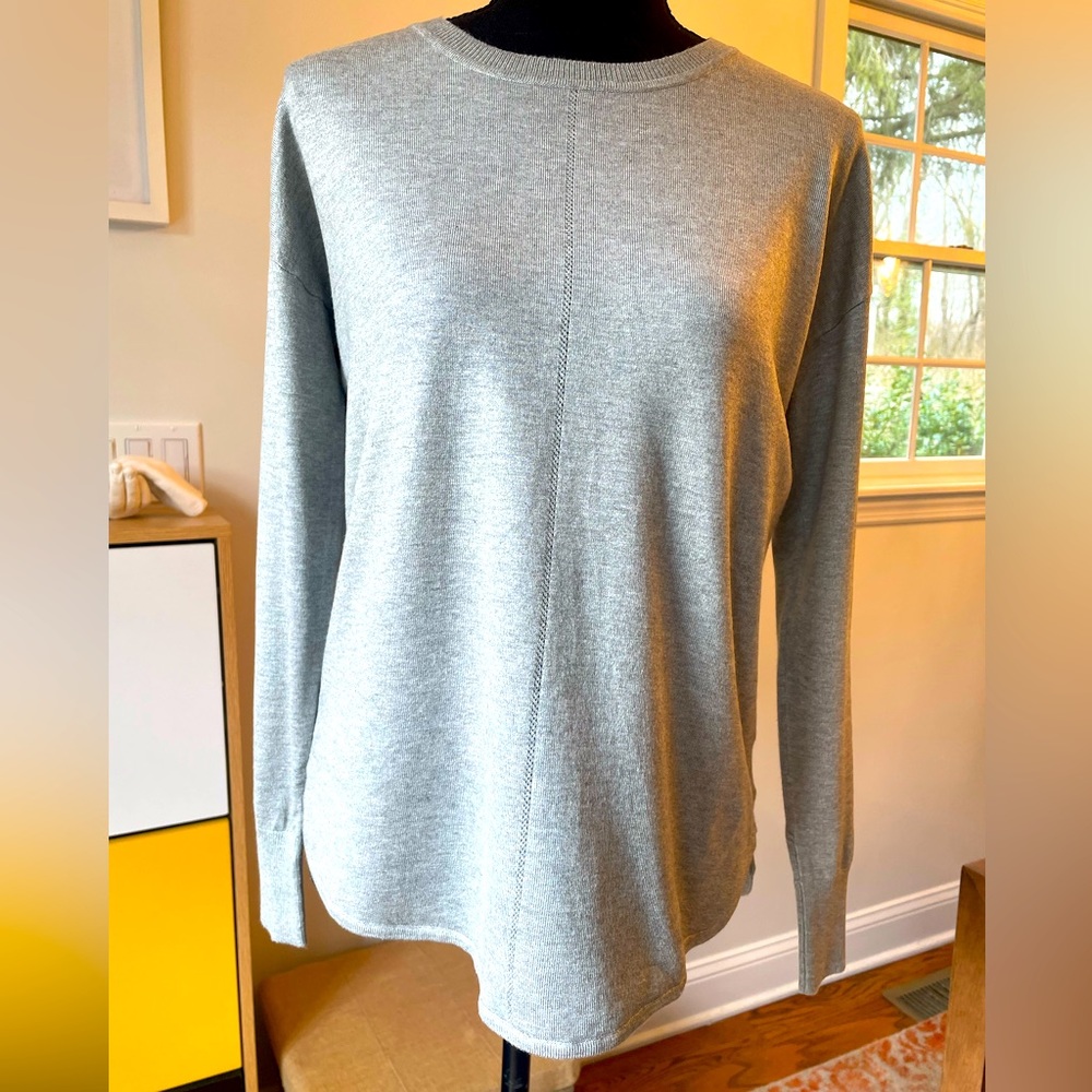 Ellen Tracy sweater in gray, size xs